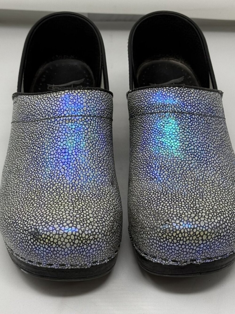 Dansko Professional Clogs Womens 41 Iridescent Blue Stingray Print Leather